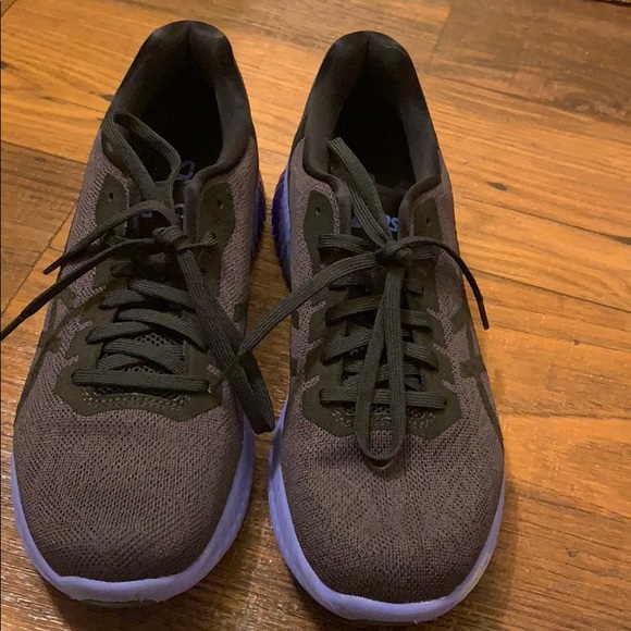 ASICS - Picture 2 of 3